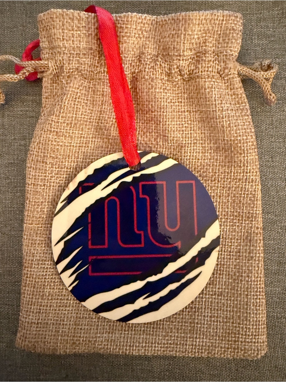 NY Giants Hanging Ornament with Red Ribbon, NEW!